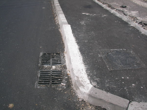1.3 strat uzura trotuar str. Plt Ghinita 2.jpg